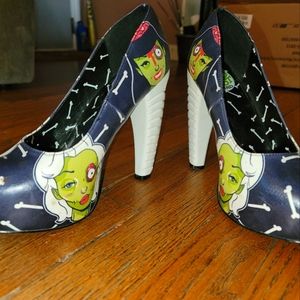 Discontinued Too Fast Zombie Spine Heels Size 7